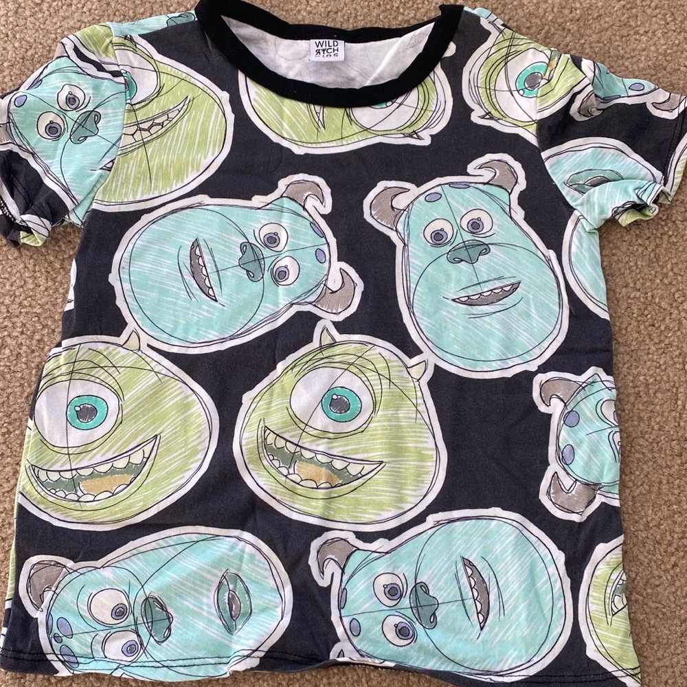 Wild Fable Black and Green Graphic T-Shirt
